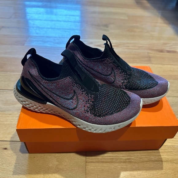 Nike Epic Phantom React Flyknit GS 4Y - Picture 5 of 5